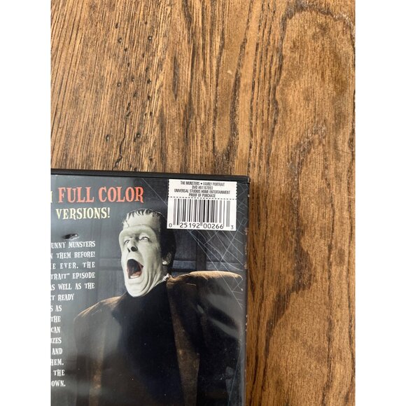 The Munsters Family Portrait DVD 2004 Full Color & B&W Versions Comedy Pre-Owned - Picture 3 of 4